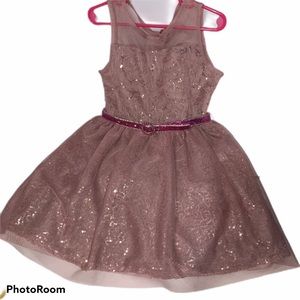 Beautiful pink sparkly Justice dress in girls SZ 6